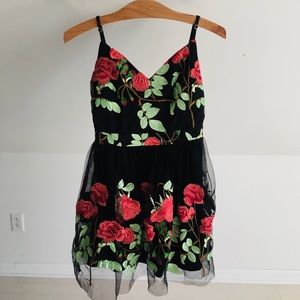 Windsor Formal Dress Black W/ Red Roses EUC
